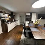 Traumhaft Edle Landhauswohnung * Rosengarten